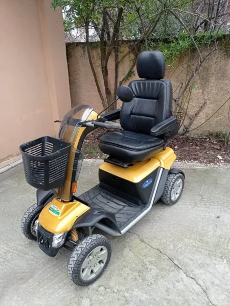 Tirane, shes motor Victory XL 140 , e verdhë 5.000 km 1.500 €