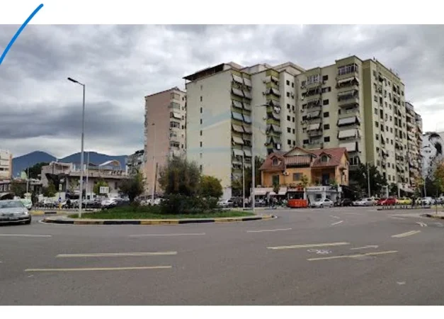 Tirane, jepet me qera ambjent biznesi Kati 0, 83 m² 1.800 € (Komuna e Parisit)