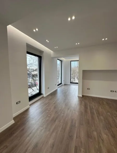 Tirane, jepet me qera ambjent biznesi Kati 1, 76 m² 1.500 € 