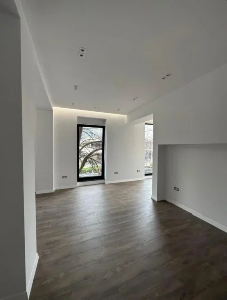 Tirane, jepet me qera ambjent biznesi Kati 1, 76 m² 1.500 € 