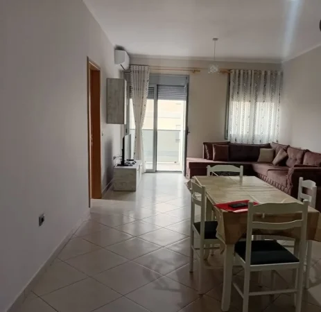 Vlore, jepet me qera apartament 1+1 Kati 1, 400 € 