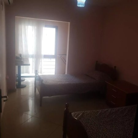 Tirane, jepet me qera apartament 3+1+Aneks+Ballkon Kati 5, 119 m² 60.000 lek(Rruga Margarita Tutolani Qëndër/Sheshi Wilson)