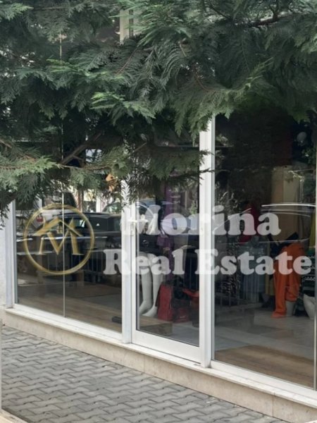 Tirane, jepet me qera ambjent biznesi Kati 1, 42 m² 350 € (Fresku)
