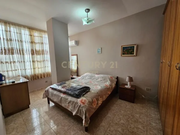 Tirane, jepet me qera apartament 2+1+Ballkon Kati 8, 78 m² 525 € (rruga e kavajes)