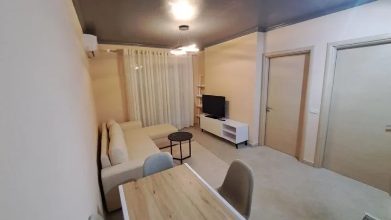 Tirane, jepet me qera apartament 2+1+Ballkon Kati 5, 83 m² 675 € 