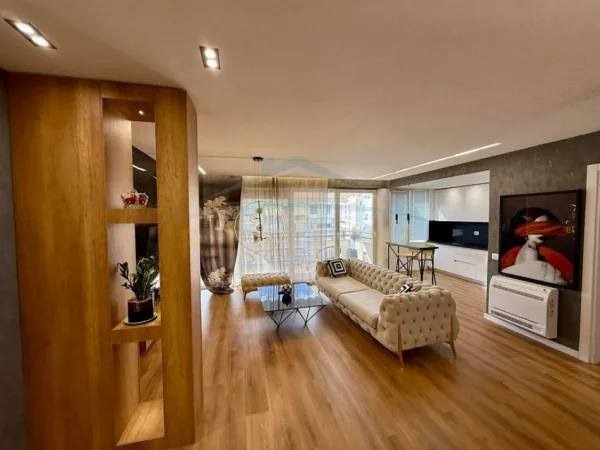 Tirane, jepet me qera apartament 2+1 , 119 m² 1.000 € (Frosina Plaku)