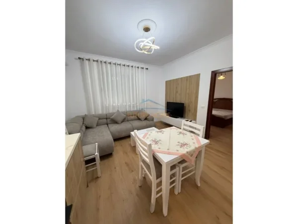 Tirane, jepet me qera apartament 2+1 Kati 6, 75 m² 550 € (Rruga Kongresi i Manastirit)