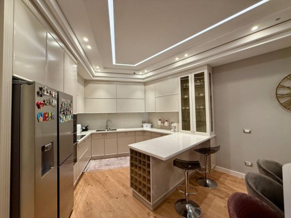 Tirane, shitet apartament 3+1 , 181 m² 355.000 € (Ish Fusha Aviacionit)