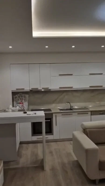 Tirane, jepet me qera apartament 2+1 Kati 2, 100 m² 850 € (Liqeni Thate)