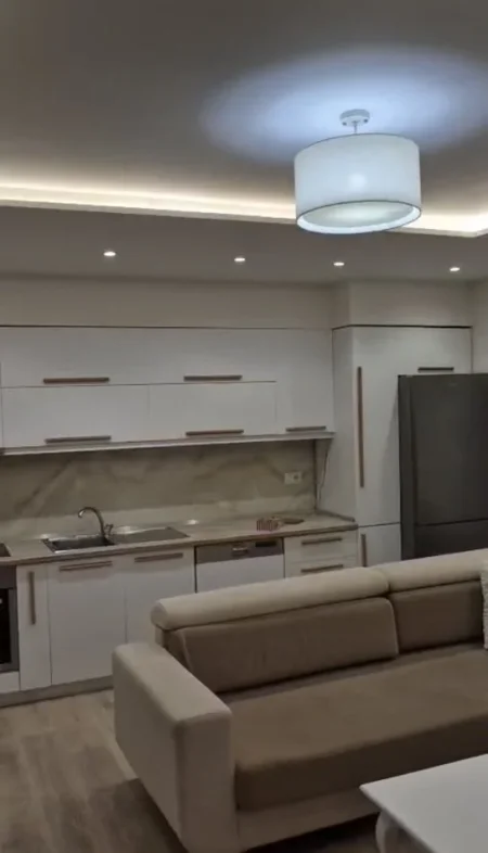 Tirane, jepet me qera apartament 2+1 Kati 2, 100 m² 850 € (Liqeni Thate)