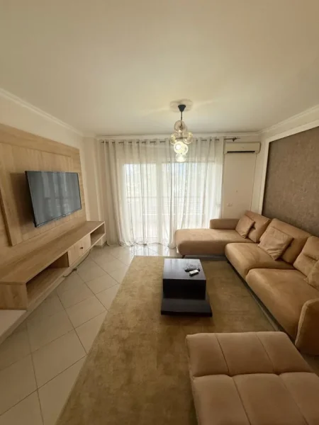 Tirane, jepet me qera apartament 1+1 Kati 3, 80 m² 600 € 