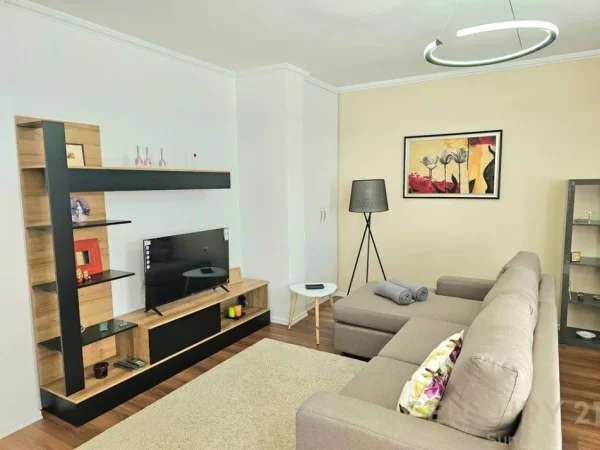 Tirane, jepet me qera apartament 1+1 Kati 3, 72 m² 550 € 
