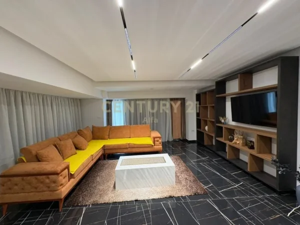 Tirane, jepet me qera apartament 1+1 Kati 1, 110 m² 700 € (Ish Fusha Aviacionit)