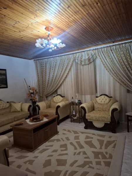 Gjirokaster, shitet shtepi 3 Katshe Kati 3, (Dunavat)