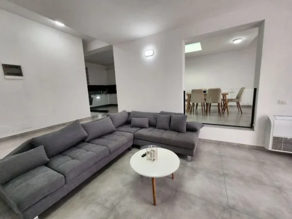 Tirane, jepet me qera apartament 2 Katshe Kati 0, 330 m² 2.000 € (Kodra e Diellit)