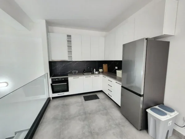 Tirane, jepet me qera apartament 2 Katshe Kati 0, 330 m² 2.000 € (Kodra e Diellit)