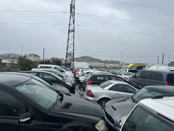 Kavaje, shes Furgon 2013 Mercedes-Benz Sprinter 2.2 CDI 3.5 Ton - Full Opsion Nafte, e bardhë manuale Kondicioner 15.500 €