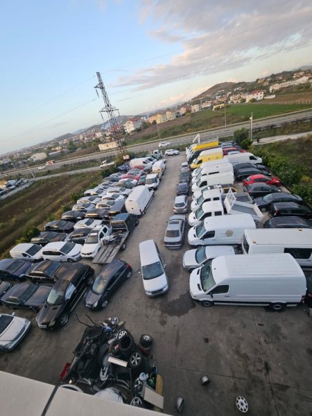 Kavaje, shes Kamioncine 2013 Mercedes-Benz Sprinter 316 CDI 163 KF 206.000 Km Nafte, gri e erret manuale Kondicioner