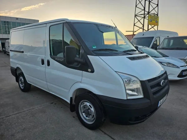 Kavaje, shes Furgon 2012 Ford Transit 2.2 TDCi 240.000 km Nafte, e bardhë manuale Kondicioner 240.000 km