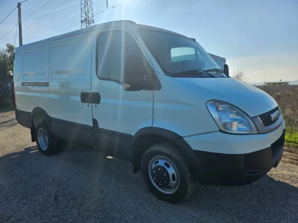 Kavaje, shes Furgon 2010 Iveco Daily 3.0 - 3.5 Ton HPI - 220.000 km Nafte, e bardhë manuale Kondicioner 220.000 km 1 €