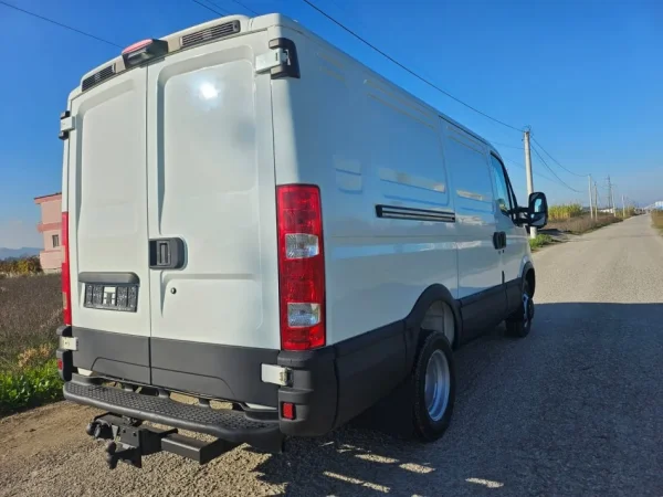 Kavaje, shes Furgon 2010 Iveco Daily 3.0 - 3.5 Ton HPI - 220.000 km Nafte, e bardhë manuale Kondicioner 220.000 km 1 €