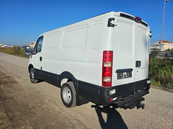Kavaje, shes Furgon 2010 Iveco Daily 3.0 - 3.5 Ton HPI - 220.000 km Nafte, e bardhë manuale Kondicioner 220.000 km 1 €