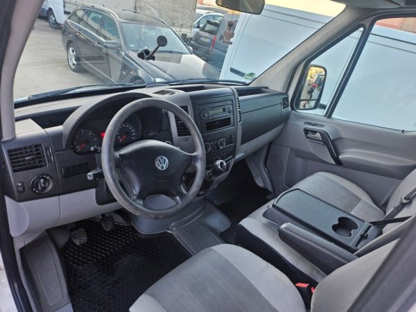 Kavaje, shes Furgon 2012 VW Crafter 2.0 TDI - 210.000 Km Nafte, e bardhë manuale Kondicioner 210.000 km 1 €