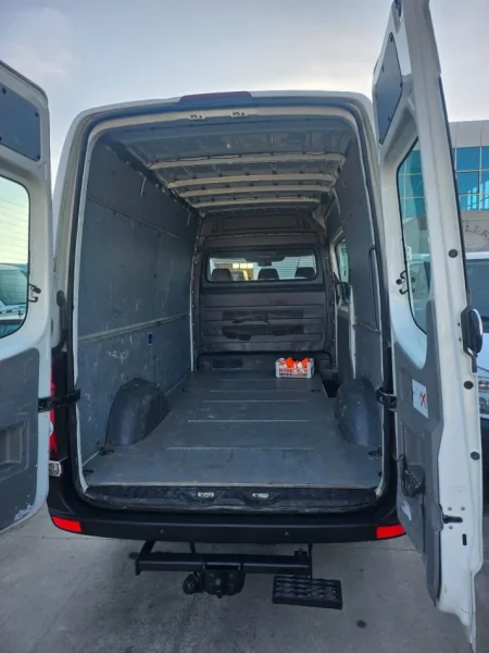 Kavaje, shes Furgon 2012 VW Crafter 2.0 TDI - 210.000 Km Nafte, e bardhë manuale Kondicioner 210.000 km 1 €