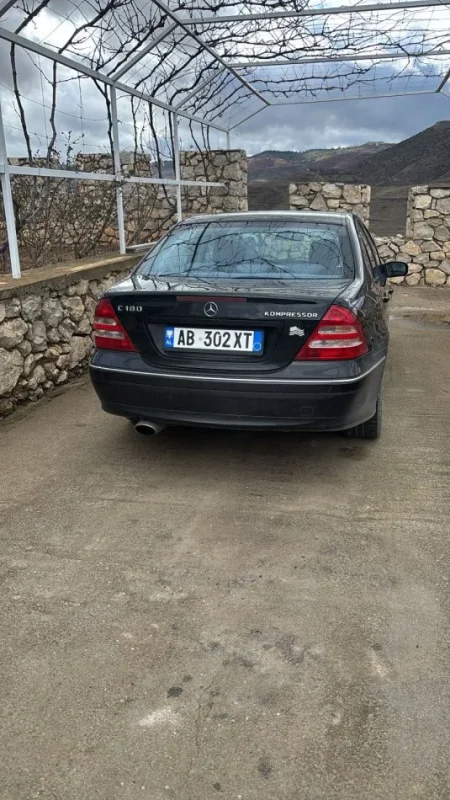 Korce, shitet makine Benz Benzin+Gaz, e zeze automatik Kondicioner 250.000 km 4.000 €