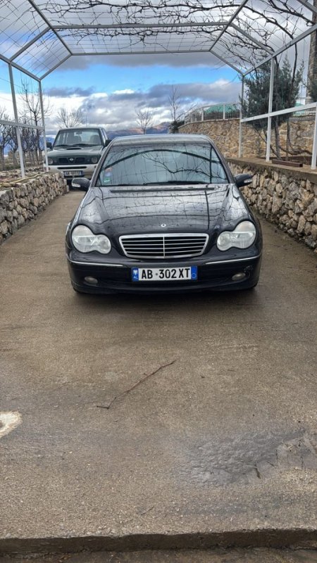 Korce, shitet makine Benz Benzin+Gaz, e zeze automatik Kondicioner 250.000 km 4.000 €