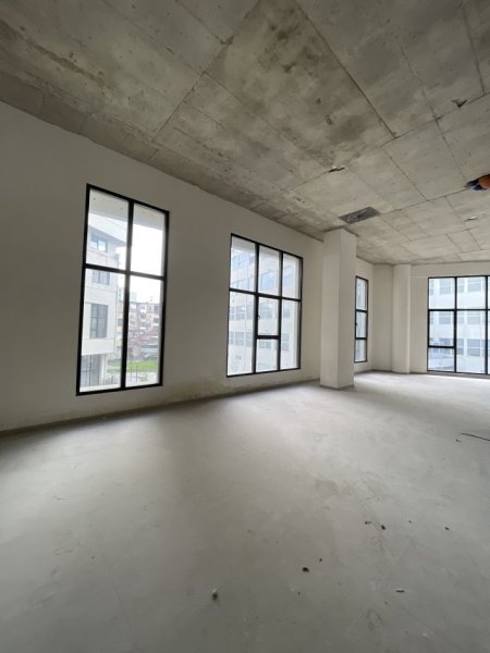 Tirane, jepet me qera ambjent biznesi Kati 1, 336 m² 7.400 € (Vasil Shanto)