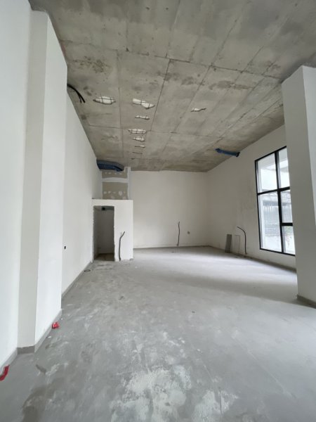 Tirane, jepet me qera ambjent biznesi Kati 1, 336 m² 7.400 € (Vasil Shanto)