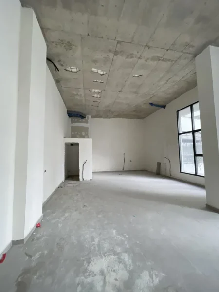 Tirane, jepet me qera ambjent biznesi Kati 1, 336 m² 7.400 € (Vasil Shanto)