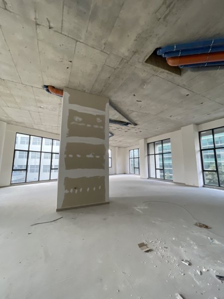 Tirane, jepet me qera ambjent biznesi Kati 1, 336 m² 7.400 € (Vasil Shanto)