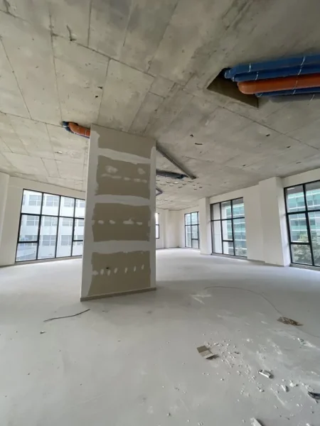 Tirane, jepet me qera ambjent biznesi Kati 1, 336 m² 7.400 € (Vasil Shanto)