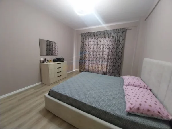 Tirane, jepet me qera apartament 2+1+Ballkon Kati 2, 115 m² 600 € (5 MAJ)
