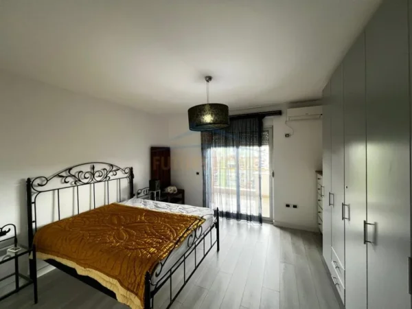 Tirane, jepet me qera apartament 2+1+Ballkon Kati 7, 112 m² 1.100 € (BLLOKU)