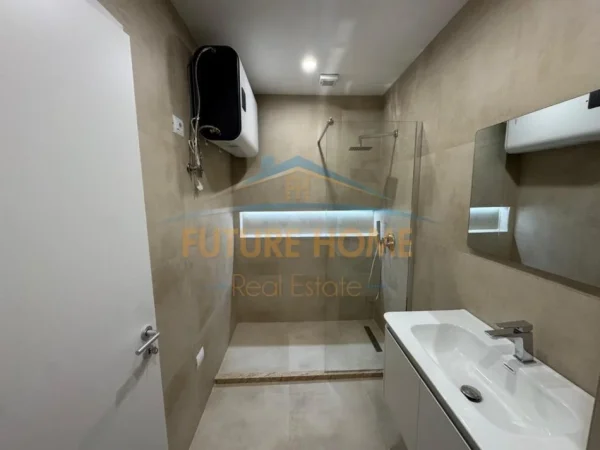 Tirane, jepet me qera apartament 3+1+Aneks Kati 9, 128 m² 1.400 € (ISH EKSPOZITA)
