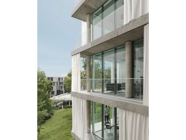 Tirane, shes apartament 1+1+Ballkon Kati 4, 157 m² 350.000 € (MJULL BATHORE)