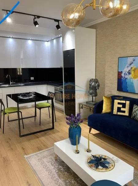 Tirane, jepet me qera apartament 2+1+Ballkon Kati 8, 100 m² 900 € (Rruga e Kosovareve)