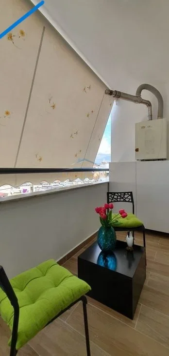 Tirane, jepet me qera apartament 2+1+Ballkon Kati 8, 100 m² 900 € (Rruga e Kosovareve)