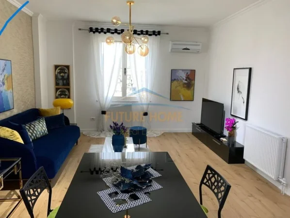 Tirane, jepet me qera apartament 2+1+Ballkon Kati 8, 100 m² 900 € (Rruga e Kosovareve)
