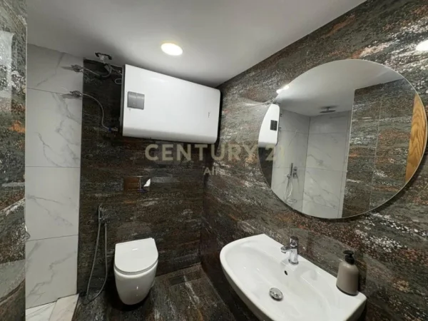 Tirane, jepet me qera apartament 2+1 Kati 1, 110 m² 700 € (Ish Fusha e Aviacionit)