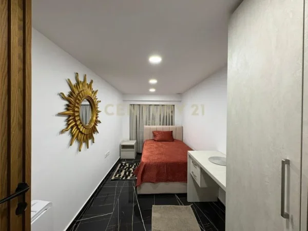 Tirane, jepet me qera apartament 2+1 Kati 1, 110 m² 700 € (Ish Fusha e Aviacionit)
