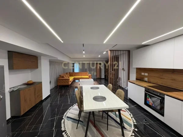 Tirane, jepet me qera apartament 2+1 Kati 1, 110 m² 700 € (Ish Fusha e Aviacionit)