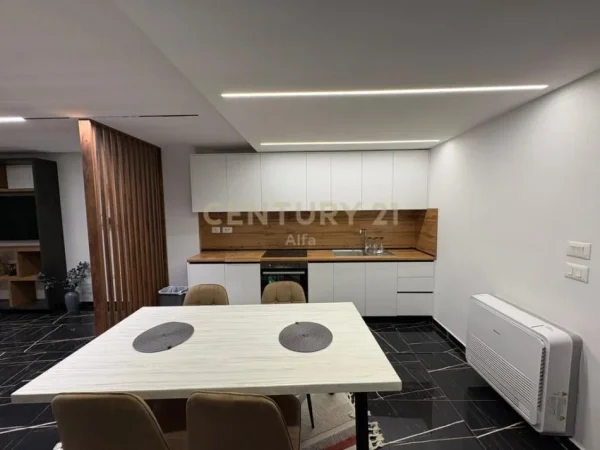 Tirane, jepet me qera apartament 2+1 Kati 1, 110 m² 700 € (Ish Fusha e Aviacionit)