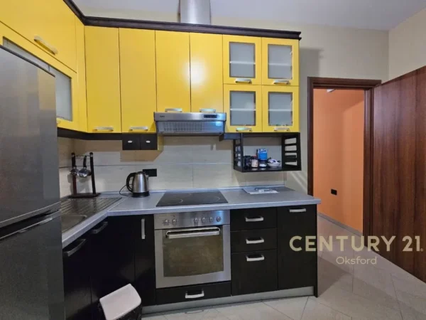 Tirane, jepet me qera apartament 2+1 Kati 2, 118 m² 520 € (Bulevardi Ri)