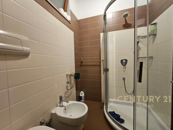 Tirane, jepet me qera apartament 2+1 Kati 2, 118 m² 520 € (Bulevardi Ri)