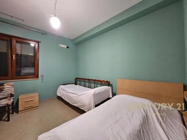 Tirane, jepet me qera apartament 2+1 Kati 2, 118 m² 520 € (Bulevardi Ri)