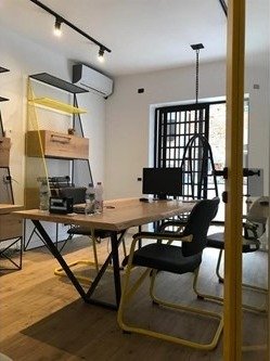 Tirane, Rruga e Durresit : jepet me qera ambjent biznesi Kati 1, 110 m² 95.000 lek!